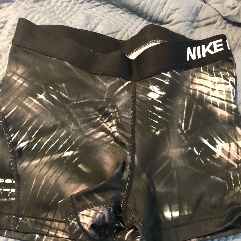 Nike Pro 3” shorts sz M
